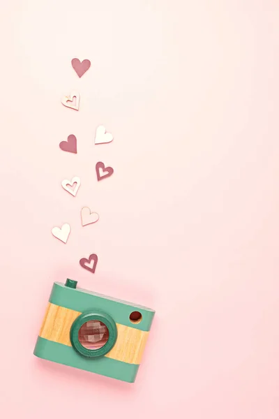 Flat Lay Toy Wooden Camera Hearts Pink Background Social Media — Stock Photo, Image