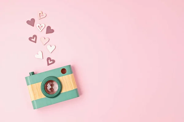 Flat Lay Toy Wooden Camera Hearts Pink Background Social Media — Stock Photo, Image