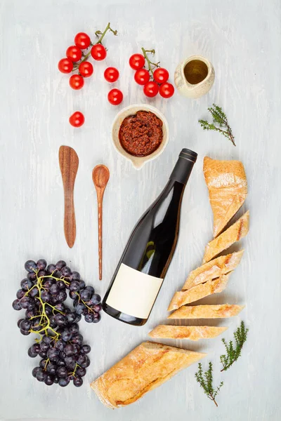 Пляшку Червоного Вина Винограду Хліба Помідорів Буфету Традиційні Французькі Або — стокове фото