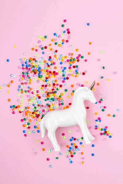 Flach Lag Mit Weißem Einhorn Und Buntem Glitzern Über Dem — Stockfoto