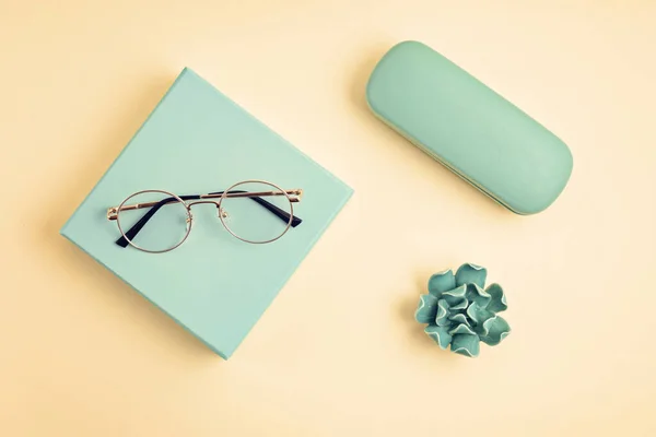 Stylish Eyeglasses Pastel Background Optical Store Glasses Selection Eye Test — Stock Photo, Image