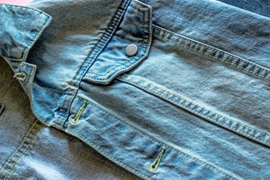 Kot ceket cebinde cep telefonu