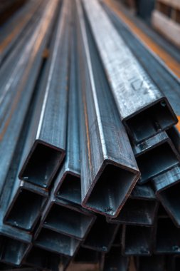 İnşaat için çelik çubuk. Metal boru profili. Stok fotoğrafım.