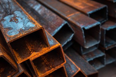 İnşaat için çelik çubuk. Metal boru profili. Stok fotoğrafım.