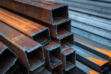 İnşaat için çelik çubuk. Metal boru profili. Stok fotoğrafım.