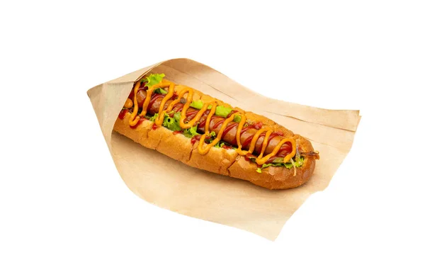 Salata ve domates ketçap ve hardal ile salatalık ile hot dog — Stok fotoğraf