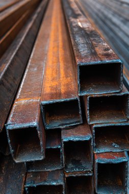 İnşaat için çelik çubuk. Metal boru profili. Stok fotoğrafım.