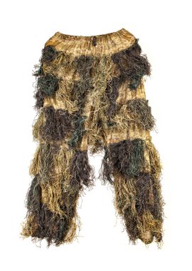 Ghillie giysisi beyaz arka planda izole edilmiş. Kamuflaj keskin nişancı sui