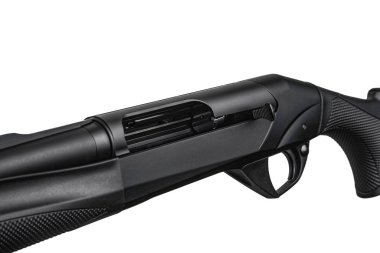 Modern yarı otomatik solak av tüfeği beyaz sırtında izole edildi.