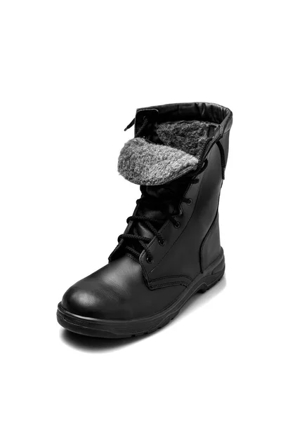 Bota de couro preto isolado em um fundo branco. Nova bota do exército . — Fotografia de Stock