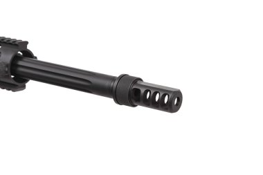 Modern cıvata karabinası beyaz arka planda izole edilmiş. Avlanma, spor ve nefsi müdafaa silahları.. 