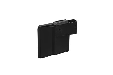 Saldırı tüfeği şarjörü beyaz arkaplanda izole edilmiş.