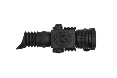 Modern siyah optik dürbün beyazda izole edilmiş bir silah için. Beyaz arkaplanda görüş alanı izole edildi