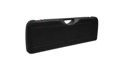 Silah taşımak ve depolamak için siyah plastik çanta. Silah taşıyıcısı beyaz arkaplanda izole edildi.