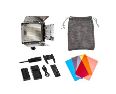 Fotoğraf ve video lambası beyaz arkaplanda izole edildi. Işık akışı oluşumu için özel panjurlu LED lamba. Fotoğraf ve video aydınlatma armatürü.