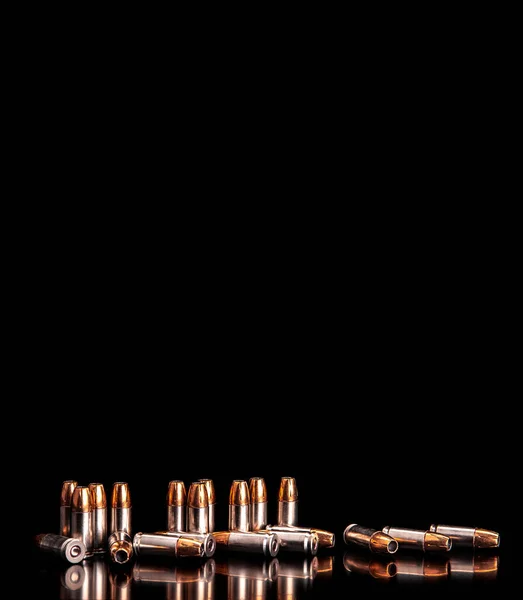 Fekete Háttérrel Izolált Golyó Reflexióval Lövedékek Közelednek Fekete Háton Töltény — Stock Fotó