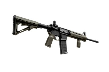 Modern otomatik tüfek beyaz arka planda izole edilmiş. Polis, özel kuvvetler ve ordu için silahlar. Mekanik görüşlü otomatik karabina. Beyaz sırtlı saldırı tüfeği..