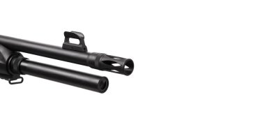 Modern yarı otomatik taktik av tüfeği beyaz arka planda izole edildi. Spor, avcılık ve nefsi müdafaa için pürüzsüz silahlar.