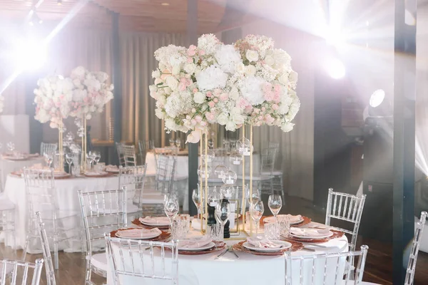 Boda Banquete Las Sillas Mesa Redonda Para Invitados Servidas Con — Foto de Stock