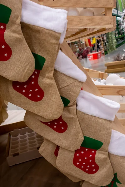Año Nuevo y Navidad naturaleza muerta. Unos calcetines de Navidad para gif — Foto de Stock