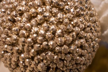 Yeni yıl ve Noel hala hayattadır. Noel için beyaz balolar. 