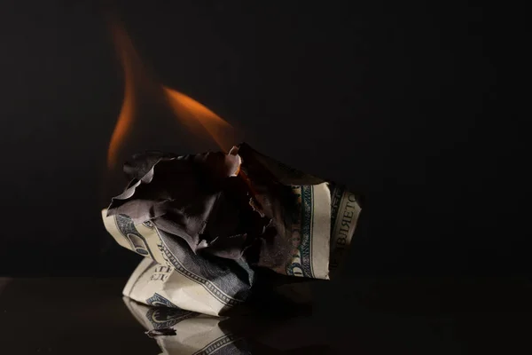 Burning hundred dollar bill. On a dark background. Creative vint — Stock Photo, Image