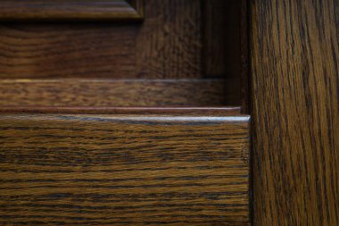 Meşe pencere inşaatı. Çerçeve, kuşak ve bantlar. Bataklık meşesi.