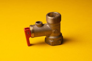 Bronz kontrol vanası. Elektrik telindeki su için geri dönüşümlü vana.