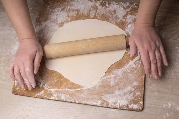 Woman Rolls Out Dough Plywood Cutting Board Wooden Flour Sieve — Stock Photo, Image