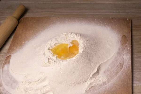 Flour Sprinkled Table Egg Making Dough — Stock Photo, Image