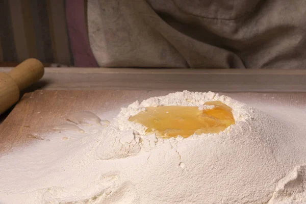 Flour Sprinkled Table Egg Making Dough — Stock Photo, Image