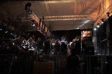 Açık hava konserinde senfoni orkestrası. 09.09.14. Odessa 'da. Ukrayna.