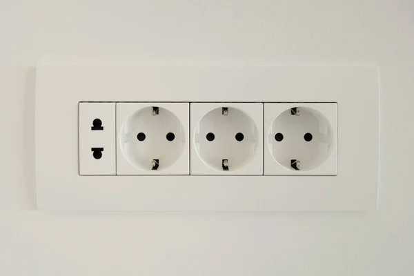 Block White Outlets Consisting Three Standard Outlets Grounding One Standard — Stock Photo, Image