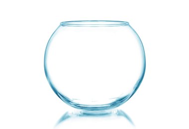 Su, üzerinde beyaz izole olmadan boş fishbowl 