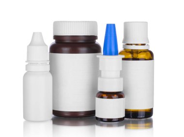 ilaç şişeleri üzerinde beyaz izole 