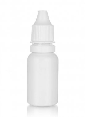 Bir şişe beyaz izole burun damlaları