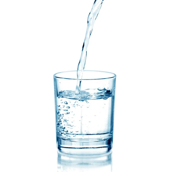 Вода Наливається Склянку Ізольована Білому — стокове фото