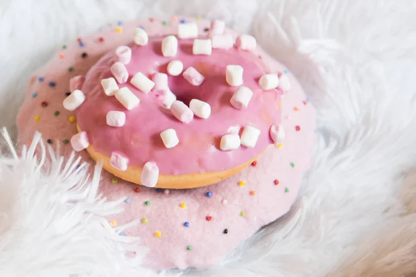Hausgemachte Traditionelle Süßigkeiten Donuts Weißen Hintergrund — Stockfoto