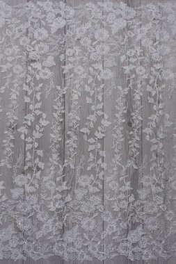 Tahta zemindeki dantelin dokusu