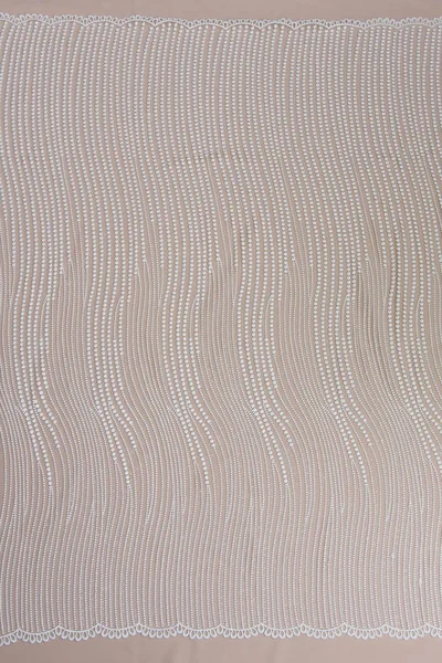 Texture tissu de dentelle. dentelle sur fond blanc studio. tissu mince fait de fil ou de fil. une image de fond de tissu de dentelle de couleur ivoire. Dentelle blanche sur fond beige . — Photo