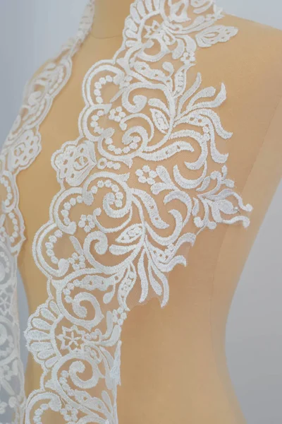 Dentelle blanche photo de stock sur mannequin, mannequin — Photo