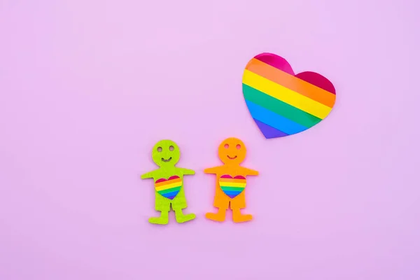 Lgbtの人々の数字 男性の2人は型破りな向きを示す 結婚と家族 同性愛の権利 ピンクの背景 — ストック写真