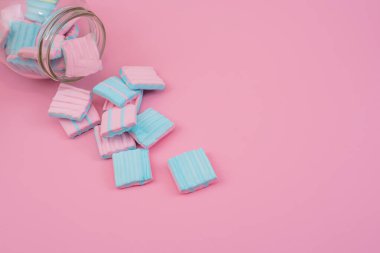 Bardakta beyaz marşmelov. Parti konsepti. Boşluğu kopyala