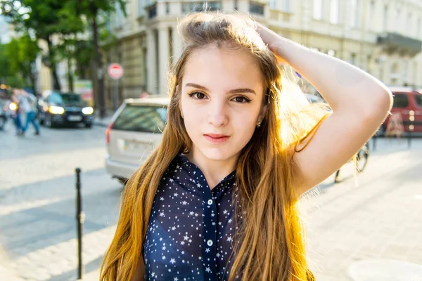 Porträt Eines Teenagers Mädchen Mit Einem Muttermal Über Der Lippe — Stockfoto