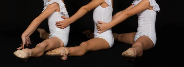 Niñas Bailarina Vestidos Blancos Medias Belk Zapatos Punta Sientan Suelo —  Fotos de Stock