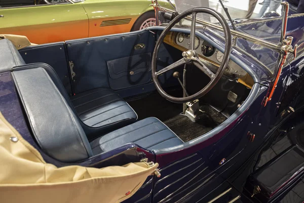 Eski ve yeni arabaların detaylarının toplanması