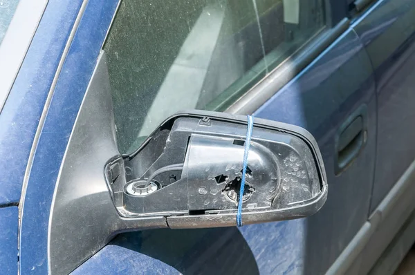 Gebroken Beschadigde Side Mirror Deuren Van Blauwe Auto Met Resterende — Stockfoto