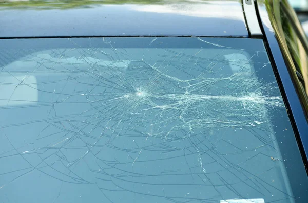 Broken Damaged Front Blue Car Shattered Windshield Glass Window Crash — Stock Photo, Image