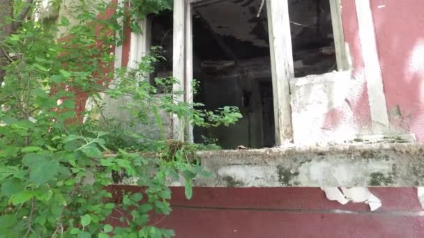 Antigua Ruina Abandonada Demolida Arruinada Casa Villa Quemada Fuego Sin — Vídeos de Stock