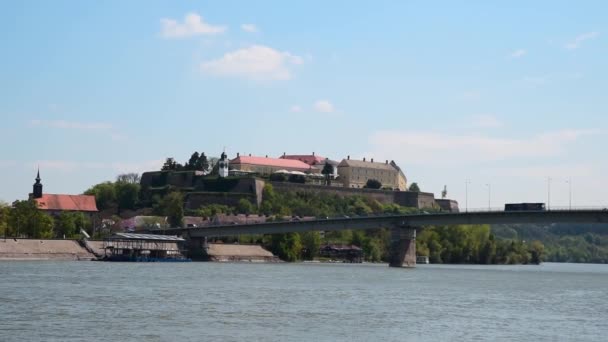 Petrovaradin Fort Met Donau Rivier Novi Sad Servië Thuisbasis Van — Stockvideo